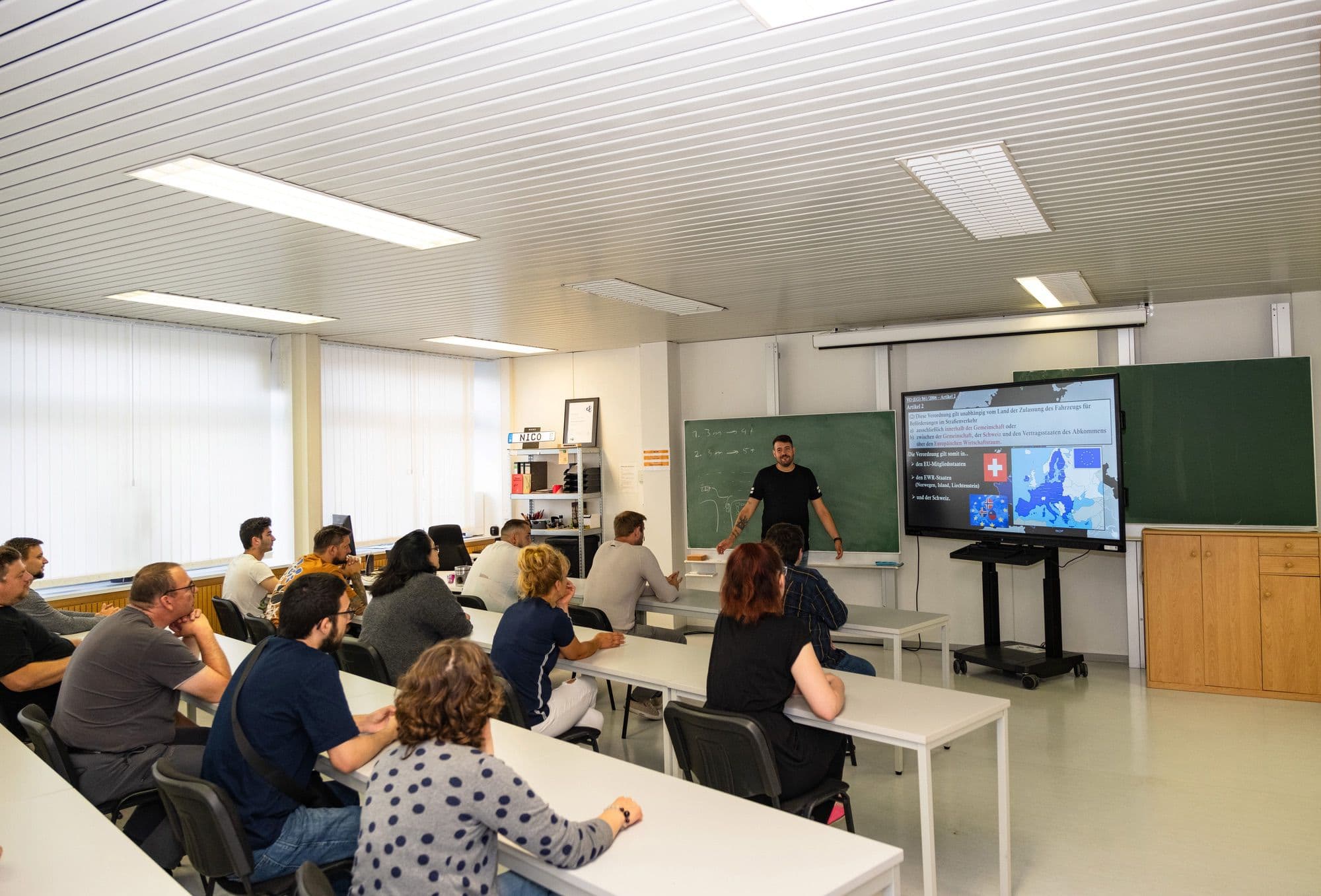 Dein LKW-Führerschein. Vom Amt bezahlt.